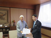 毎日書道展第70回記念毎日現代書巡回展鳥取展実行委員会からの寄附金贈呈式1