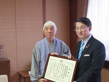 毎日書道展第70回記念毎日現代書巡回展鳥取展実行委員会からの寄附金贈呈式2