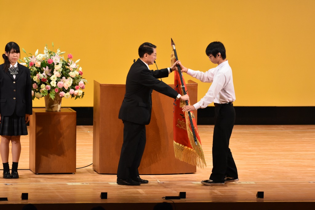 優勝旗返還