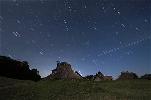 最優秀賞写真「弥生住居群と星空」