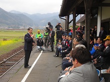 若桜鉄道「隼」ラッピング列車 新デザイン車両出発式1