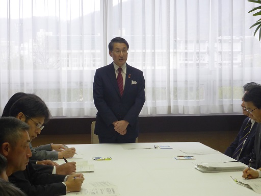 あいさつする平井知事の写真