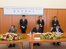 鳥取大学、鳥取県国民健康保険団体連合会及び鳥取県の連携に関する協定書調印式1