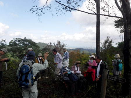 山頂で休憩中