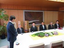 JA鳥取中央大栄花き部会からの「大栄の花」贈呈式1