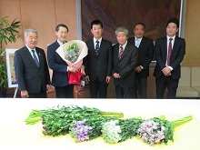 JA鳥取中央大栄花き部会からの「大栄の花」贈呈式2