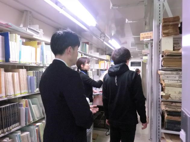 令和元年第2回評価選別部会公文書館視察の様子