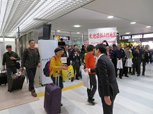 上海吉祥航空　米子－上海便 到着客の出迎え