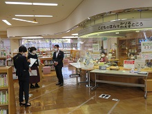 県立図書館1