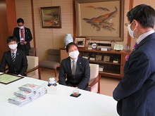 福助株式会社からの とっとりささえあいマスクバンクへの布マスク寄贈式1