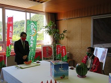 JA鳥取中央からの「鳥取西瓜」贈呈式1