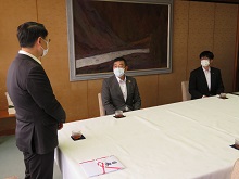 日本たばこ産業株式会社中国支社鳥取支店からの新型コロナウイルス感染症の対応に係る寄附金贈呈式1