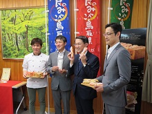 GaLa「美食パン」×前田水産「カニパウダー」のコラボパン完成報告会2