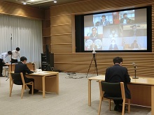 新型コロナウイルス感染症に関する全国知事会と国との意見交換会1