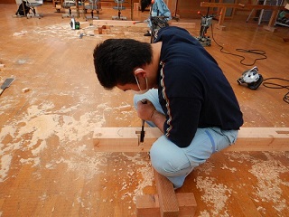 手道具による木材加工(1)