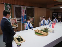 JA鳥取中央長芋生産部からの「ねばりっこ」贈呈式1