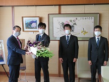 JA鳥取中央大栄花き部会からの「大栄の花」贈呈式2