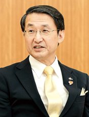 平井知事の写真