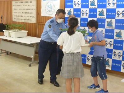 苗の贈呈