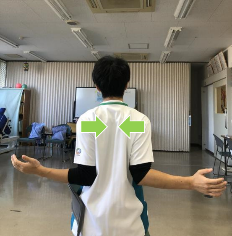 肩甲骨のストレッチ2