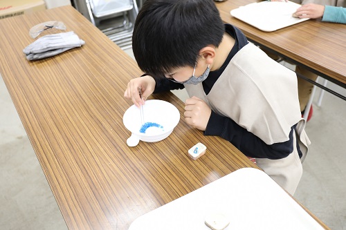 ガラス勾玉づくり1