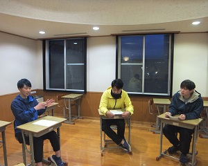 3人