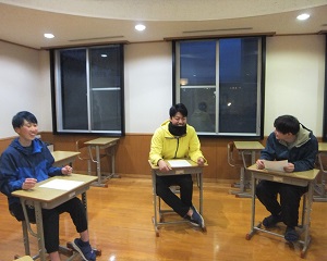 3人