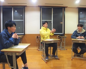 3人