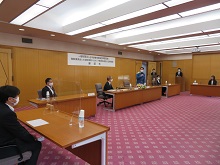 一般社団法人日本損害保険協会鳥取損保会との鳥取県自転車用ヘルメット着用推進協力企業協定締結式1