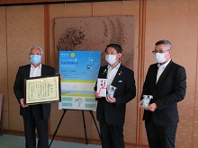 株式会社ケイケイからのマスク装着用樹脂製器具「マスクサポート」寄贈式2