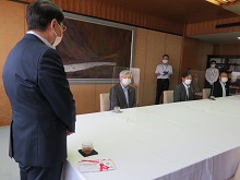 鳥取県瓦工事業組合からの新型コロナウイルス感染症対策への寄附金贈呈式1