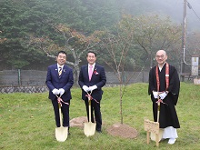 全国知事会議開催記念植樹2