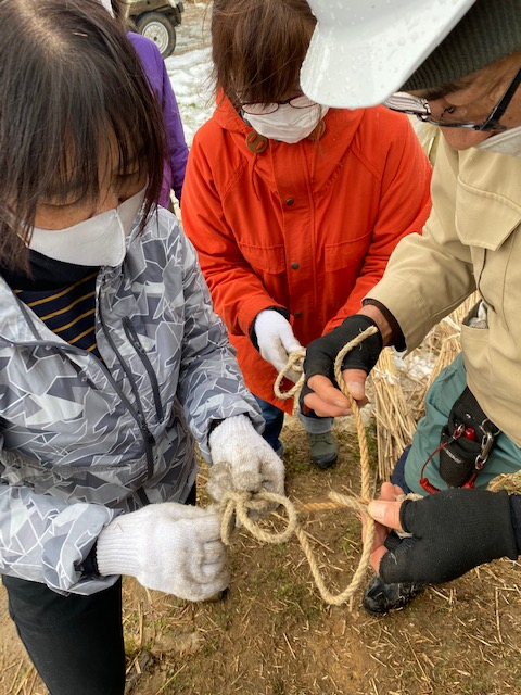 縄の結び方を学ぶ