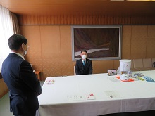 株式会社吉備総合電設からの防災用非常時持出品寄贈式1