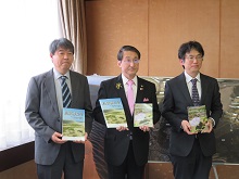 鳥取大学国際乾燥地機構研究プロジェクトによる書籍出版報告会2
