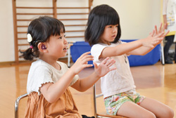 鳥取聾学校幼稚部の子どもたちの写真