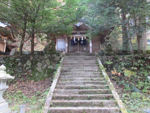 滝山神社のやしろ