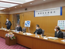 鳥取県における持続可能な地域公共交通の実現及び地域の活性化に関する連携協定締結式2