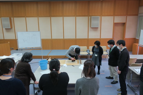 裏打ちの実習風景