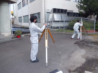 水準測量の訓練状況です