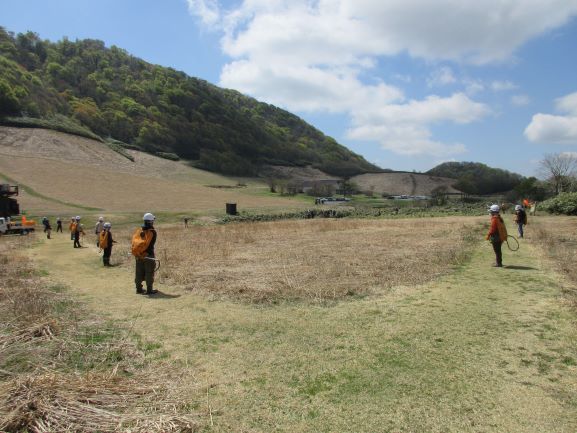 定位置につく消化係