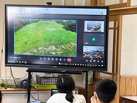 生中継の様子がこんなふうに見えます(智頭小学校)