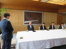 大和リース株式会社からの台風第7号被害に対する災害復興支援金贈呈式1