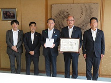 大和リース株式会社からの台風第7号被害に対する災害復興支援金贈呈式2