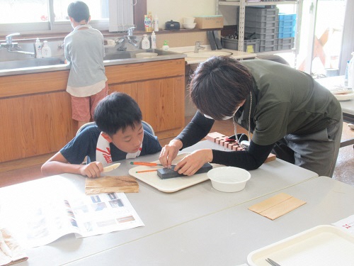 釣り針づくりの様子