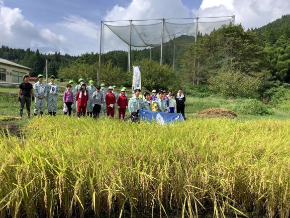 日野高校と日野学園生徒の集合写真