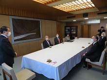 鳥取県東部5ロータリークラブからの台風第7号被害に対する災害復興支援寄附金贈呈式1