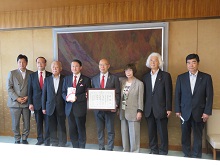 鳥取県東部5ロータリークラブからの台風第7号被害に対する災害復興支援寄附金贈呈式2
