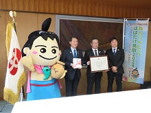 株式会社鳥取銀行からの「ねんりんピックはばたけ鳥取2024」への協賛金に対する感謝状贈呈式2