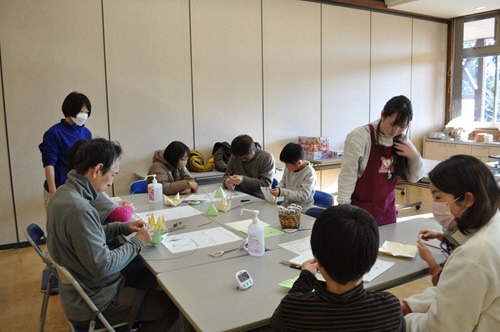 折り紙で竪穴住居の箱づくり